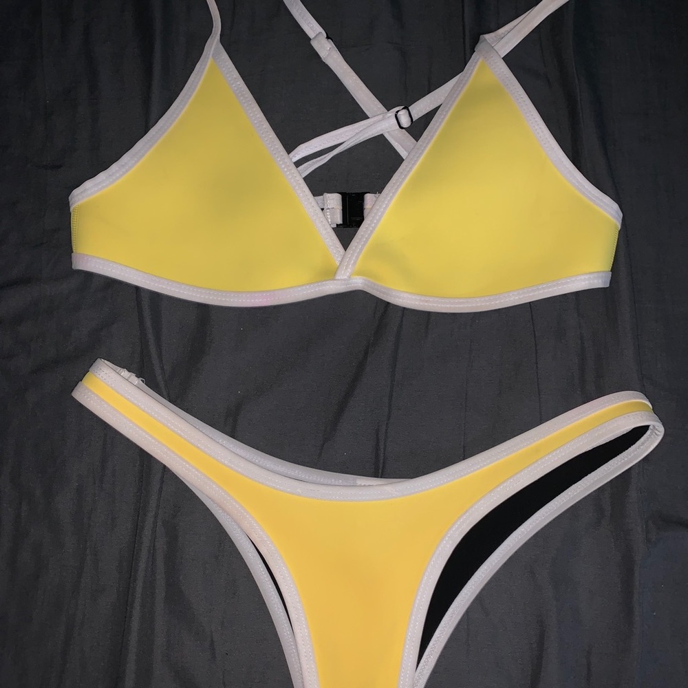 HOAKA SWIMWEAR yellow set